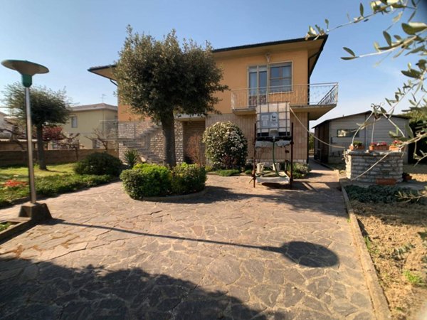 casa indipendente in vendita a Pontedera in zona Santa Lucia