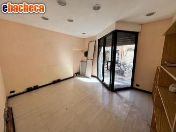 negozio in vendita a Pontedera