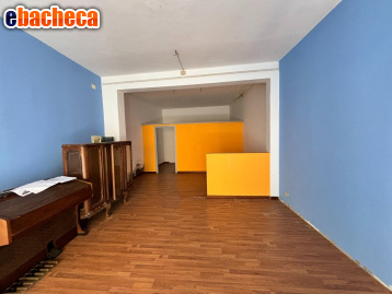 locale di sgombero in vendita a Pontedera