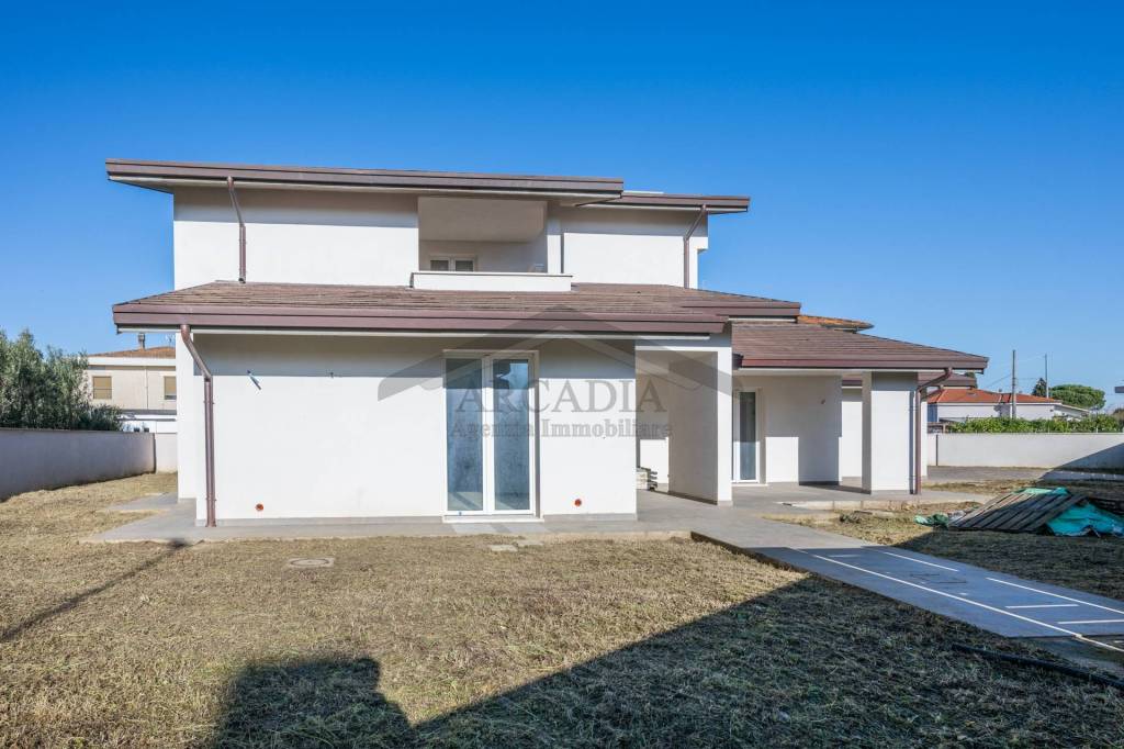casa indipendente in vendita a Pontedera in zona Santa Lucia