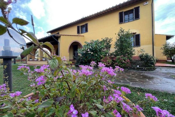 casa indipendente in vendita a Pontedera in zona Montecastello