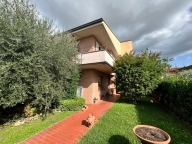 casa indipendente in vendita a Pontedera