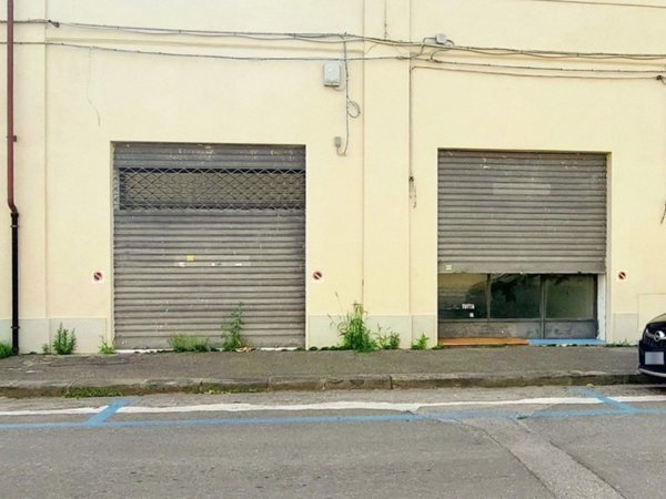 negozio in vendita a Pontedera