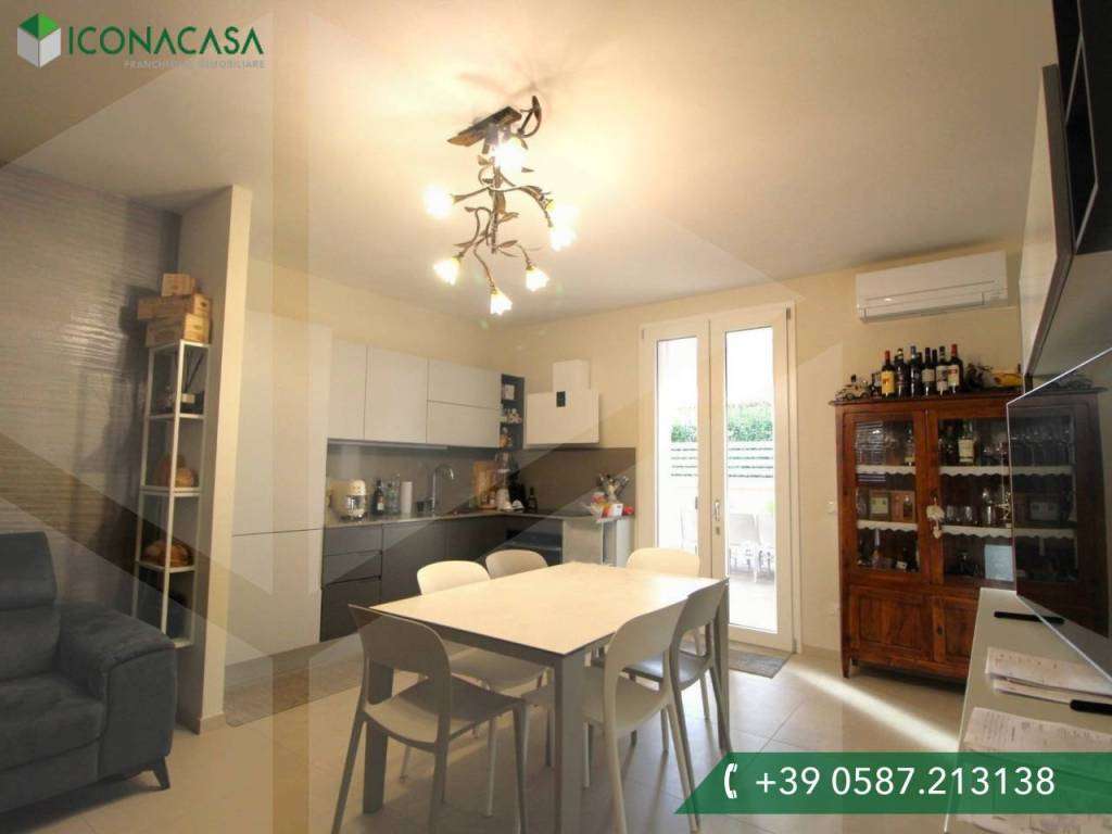 intera palazzina in vendita a Pontedera in zona Pardossi