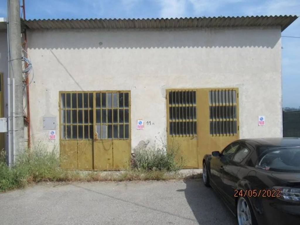 negozio in vendita a Pontedera in zona La Rotta