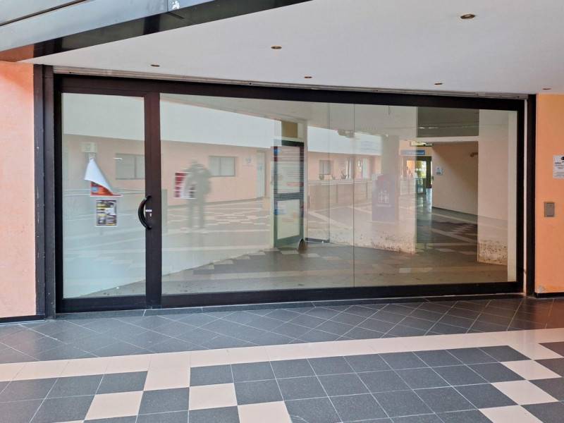 negozio in vendita a Pontedera
