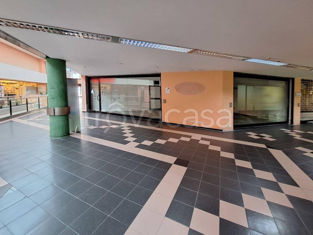 negozio in vendita a Pontedera