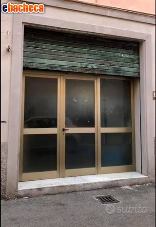 locale commerciale in vendita a Pontedera