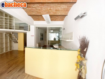 locale commerciale in vendita a Pontedera