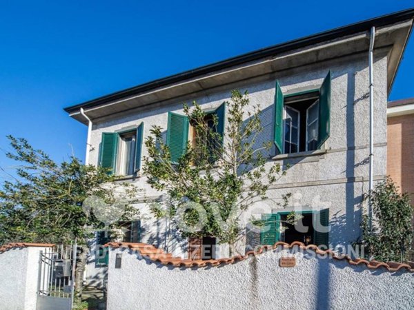 casa indipendente in vendita a Pontedera