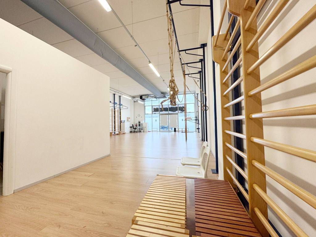 locale commerciale in vendita a Pontedera