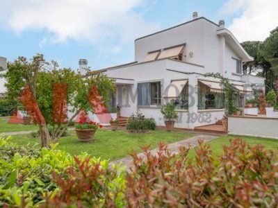 casa indipendente in vendita a Pontedera