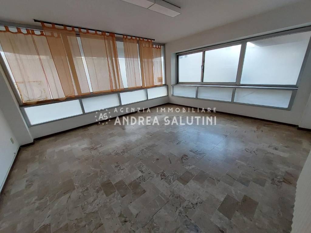 ufficio in vendita a Pontedera