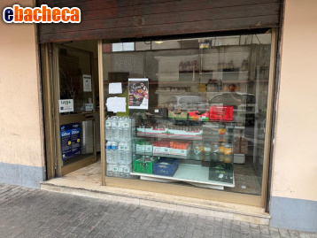 locale commerciale in vendita a Pontedera