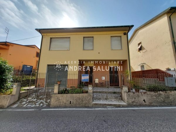 casa indipendente in vendita a Pontedera in zona La Rotta