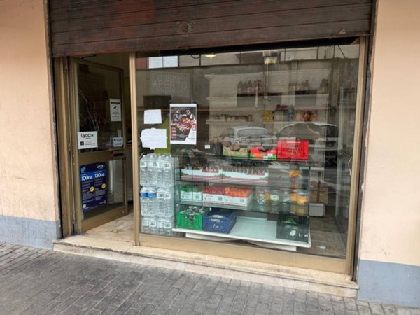 negozio in vendita a Pontedera