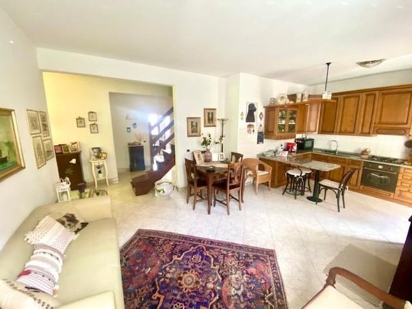 casa indipendente in vendita a Pontedera