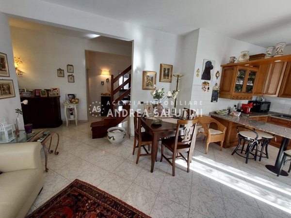 casa indipendente in vendita a Pontedera