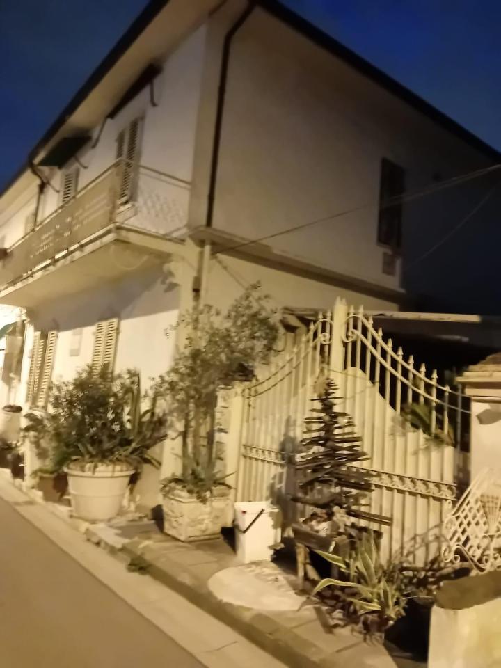 casa indipendente in vendita a Pontedera