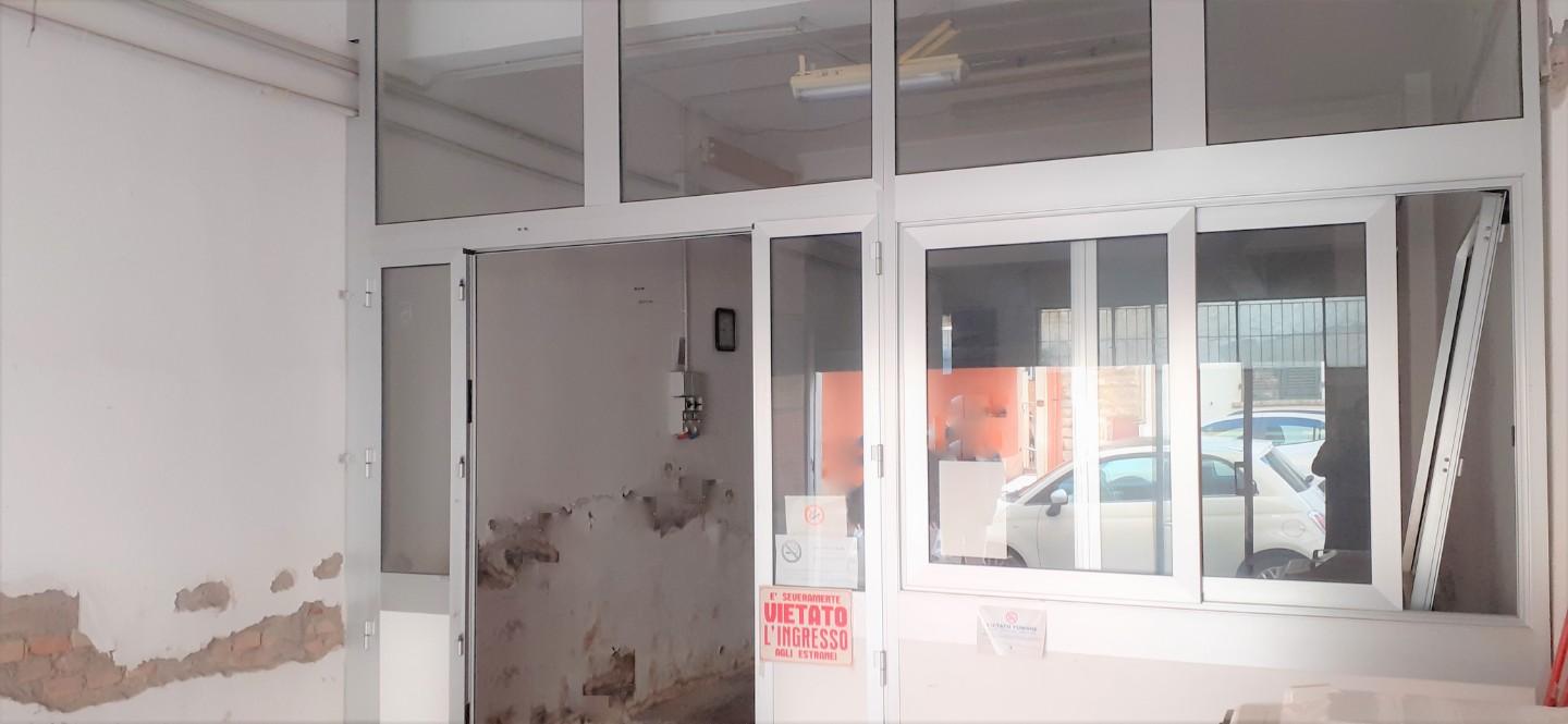locale di sgombero in vendita a Pontedera