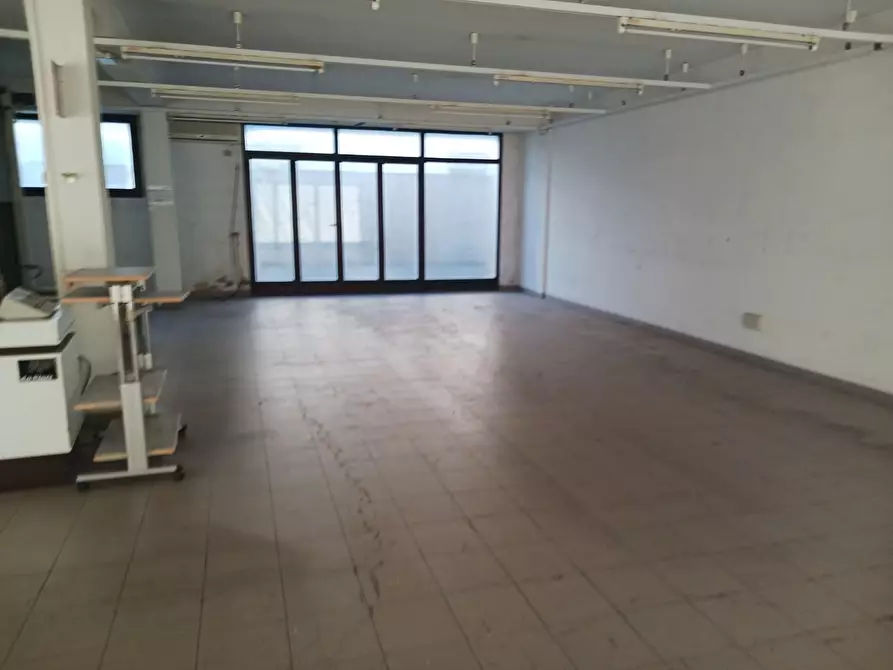 locale di sgombero in vendita a Pontedera