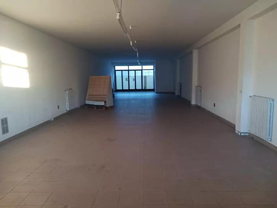 locale di sgombero in vendita a Pontedera