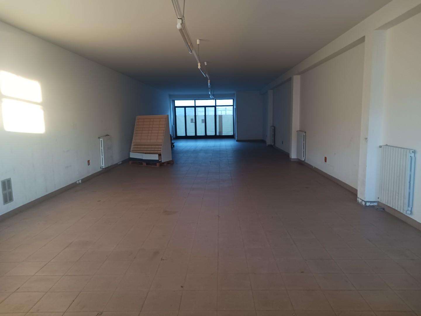 locale di sgombero in vendita a Pontedera