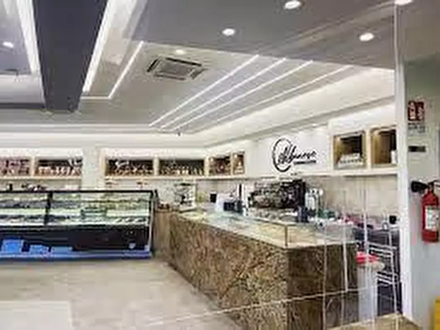 negozio in vendita a Pontedera