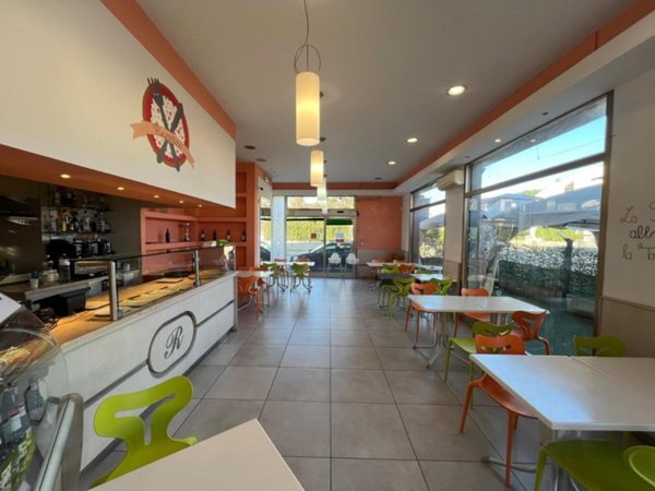 negozio in vendita a Pontedera