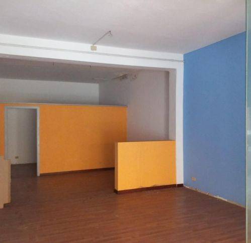 negozio in vendita a Pontedera