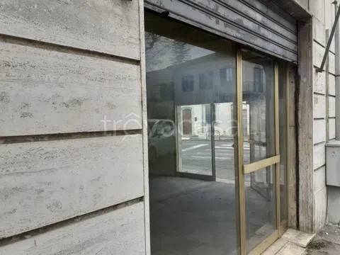 negozio in vendita a Pontedera