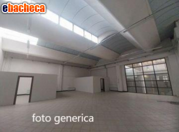 locale commerciale in vendita a Pontedera