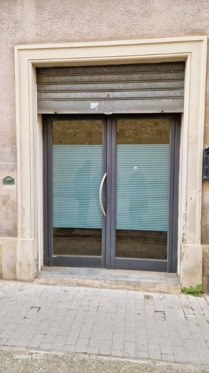 locale commerciale in vendita a Pontedera
