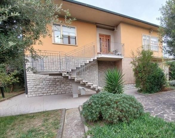 casa indipendente in vendita a Pontedera in zona Santa Lucia