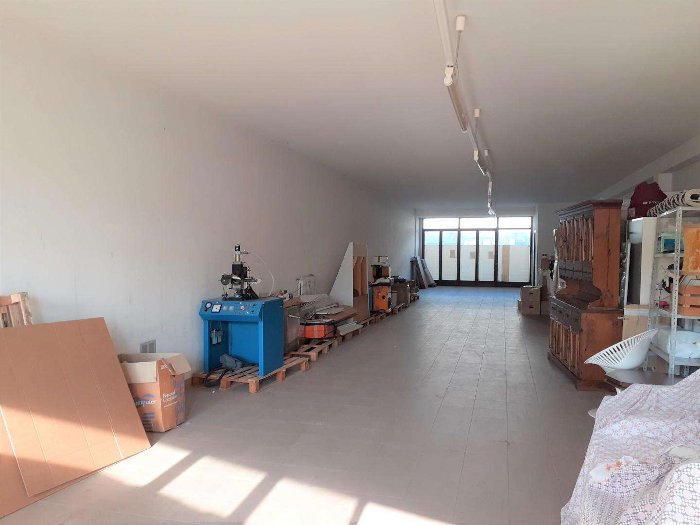 locale di sgombero in vendita a Pontedera