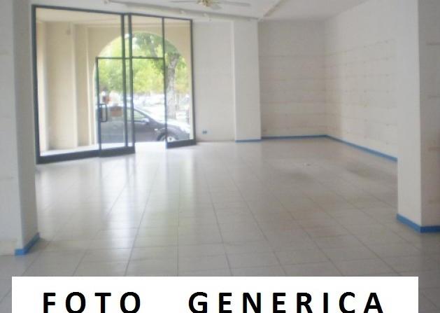 locale commerciale in vendita a Pontedera