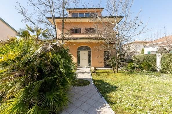 casa indipendente in vendita a Pontedera