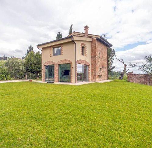 esavano in vendita a Pontedera