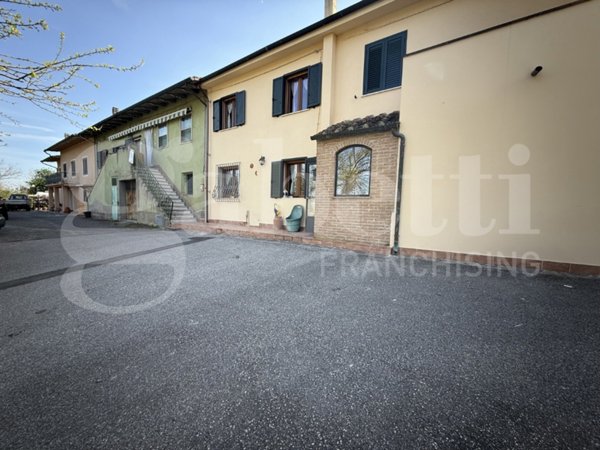 appartamento in vendita a Pontedera in zona Le Cantine