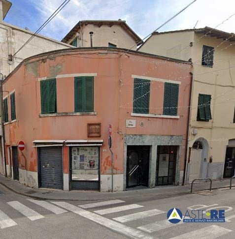 locale commerciale in vendita a Pontedera