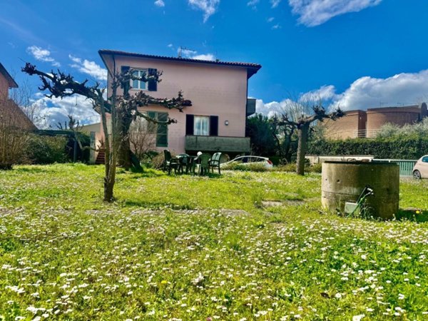 casa indipendente in vendita a Pontedera