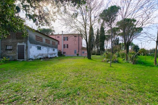 casa indipendente in vendita a Pontedera in zona Santa Lucia