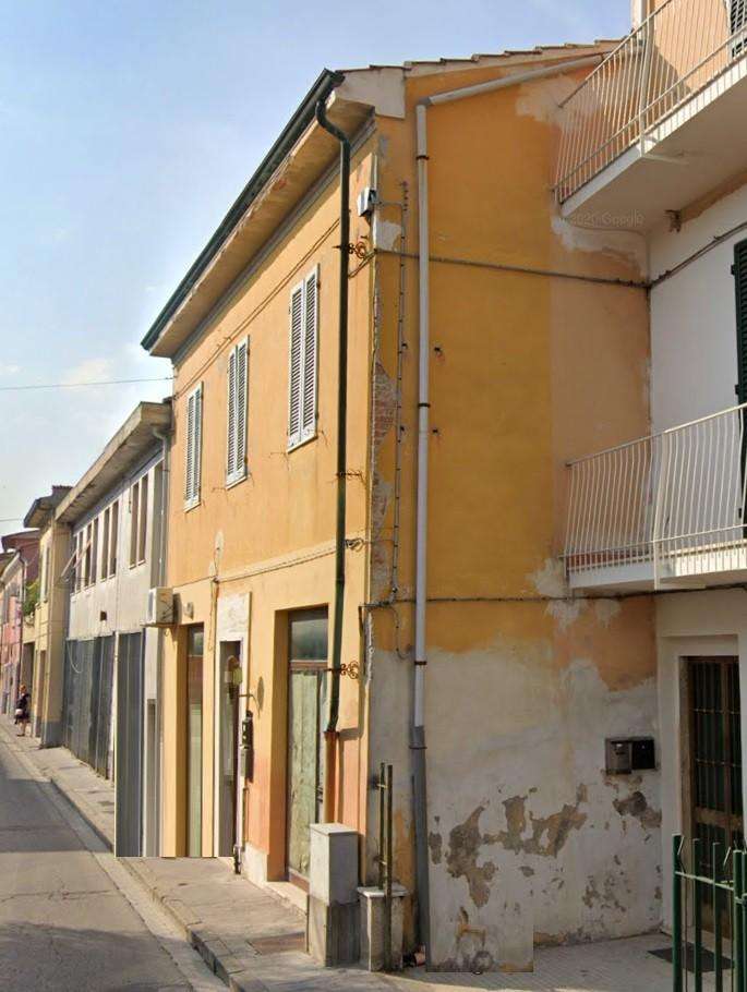 locale di sgombero in vendita a Pontedera