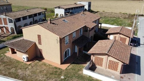 casa indipendente in vendita a Pontedera