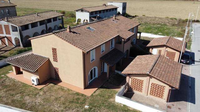 casa indipendente in vendita a Pontedera