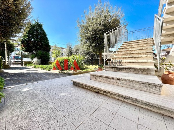 casa indipendente in vendita a Pontedera in zona Santa Lucia