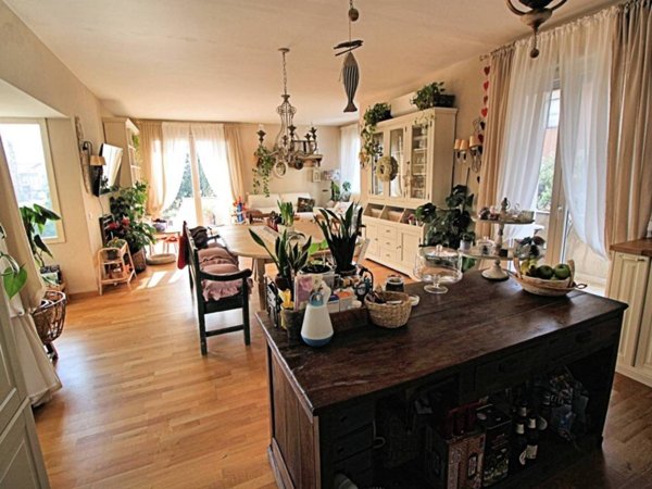 casa indipendente in vendita a Pontedera
