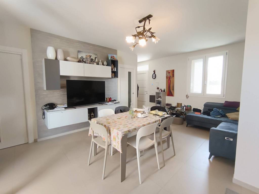casa indipendente in vendita a Pontedera in zona Pardossi