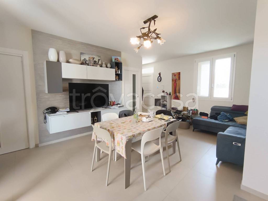 casa indipendente in vendita a Pontedera in zona Pardossi