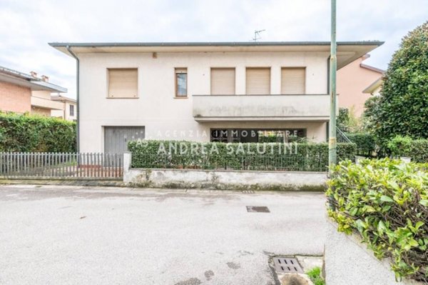 casa indipendente in vendita a Pontedera